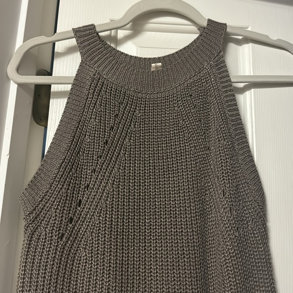 Brown Knit Sleeveless sweater - Picture 2 of 6